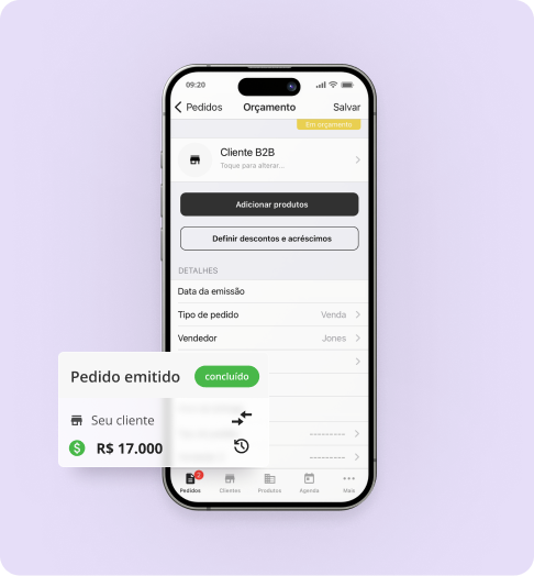 Imagem do app de força de vendas Mercos mobile. O aplicativo está aberto na tela de orçamento, mostrando um cliente fictício chamado "Cliente B2B". É possível adicionar produtos para emitir um pedido para ele, definir descontos e acréscimos e avaliar detalhes sobre o pedido. Ao lado, há a mensagem "pedido emitido / concluído", mostrando o quanto é fácil realizar a emissão de pedidos pelo sistema de força de vendas Mercos.